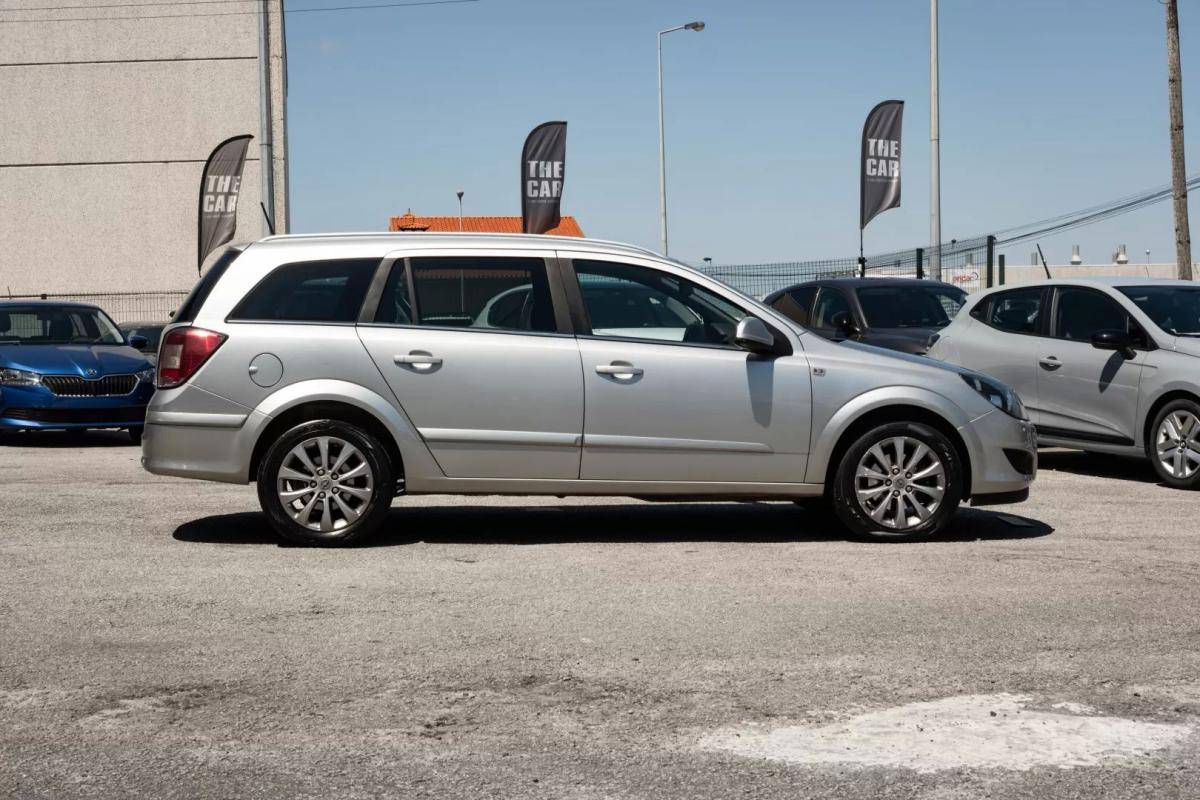 opel-astra-caravan-2011-diesel-1686cc