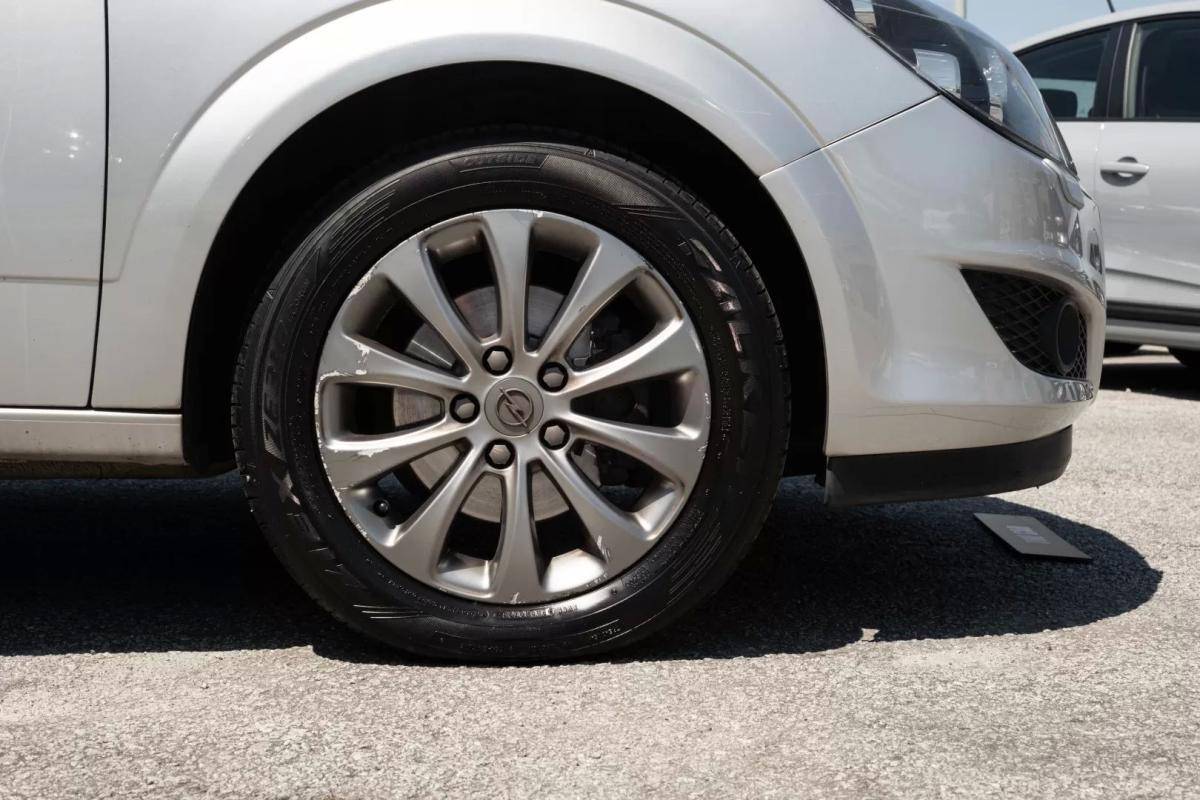 opel-astra-caravan-2011-diesel-1686cc