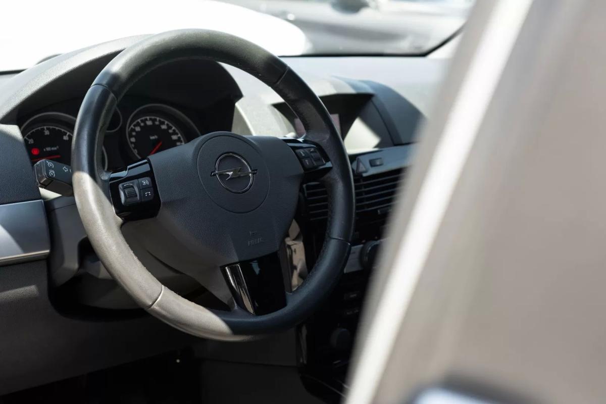 opel-astra-caravan-2011-diesel-1686cc