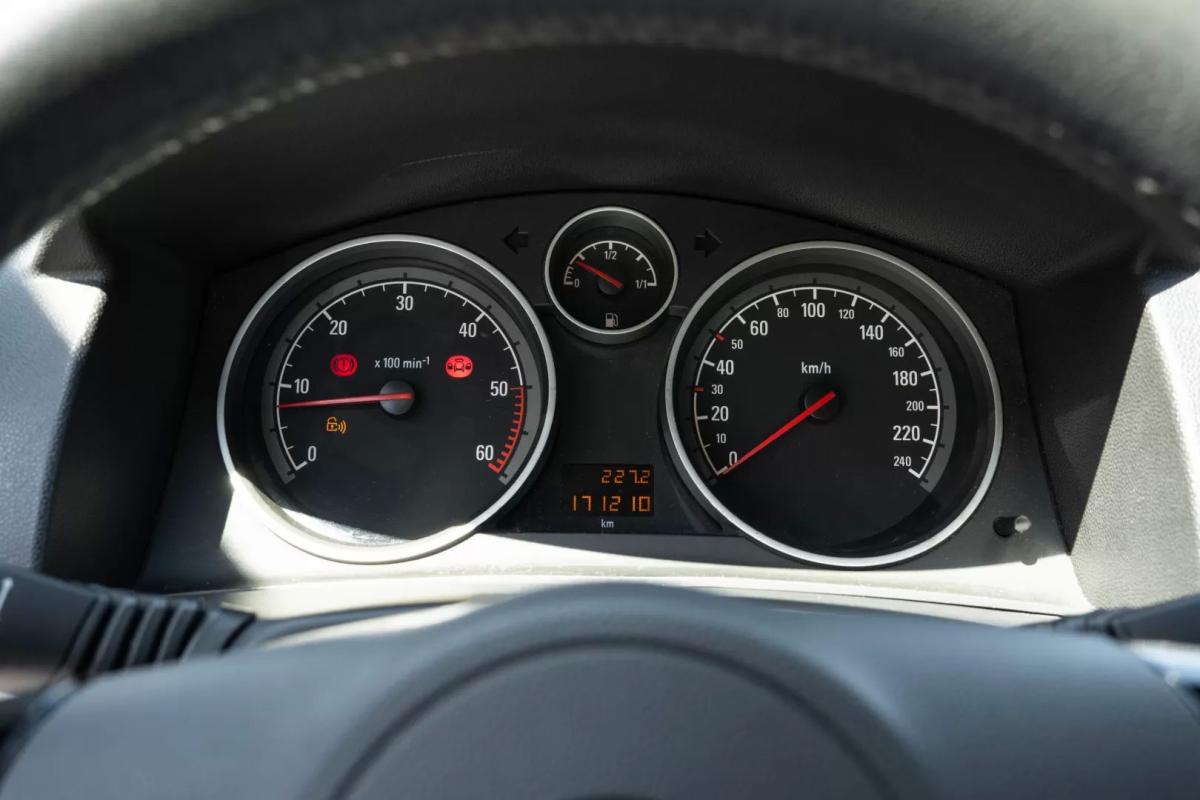 opel-astra-caravan-2011-diesel-1686cc