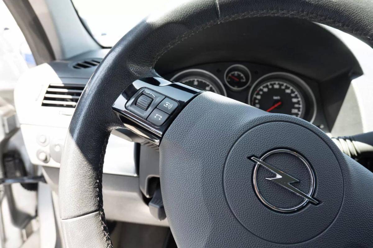 opel-astra-caravan-2011-diesel-1686cc
