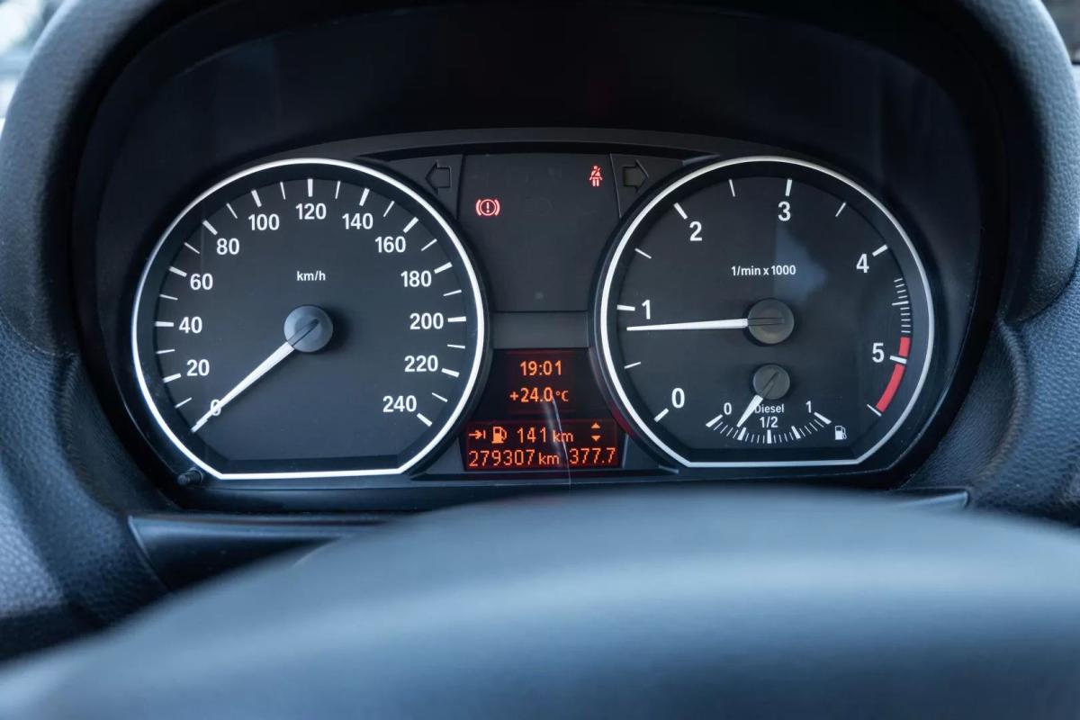 bmw-serie-1-2010-diesel-1995cc
