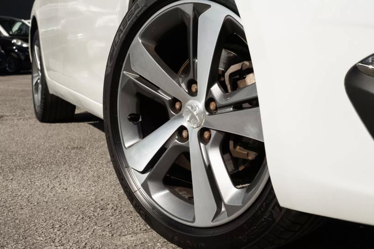 peugeot-308-2015-gasolina-1199cc