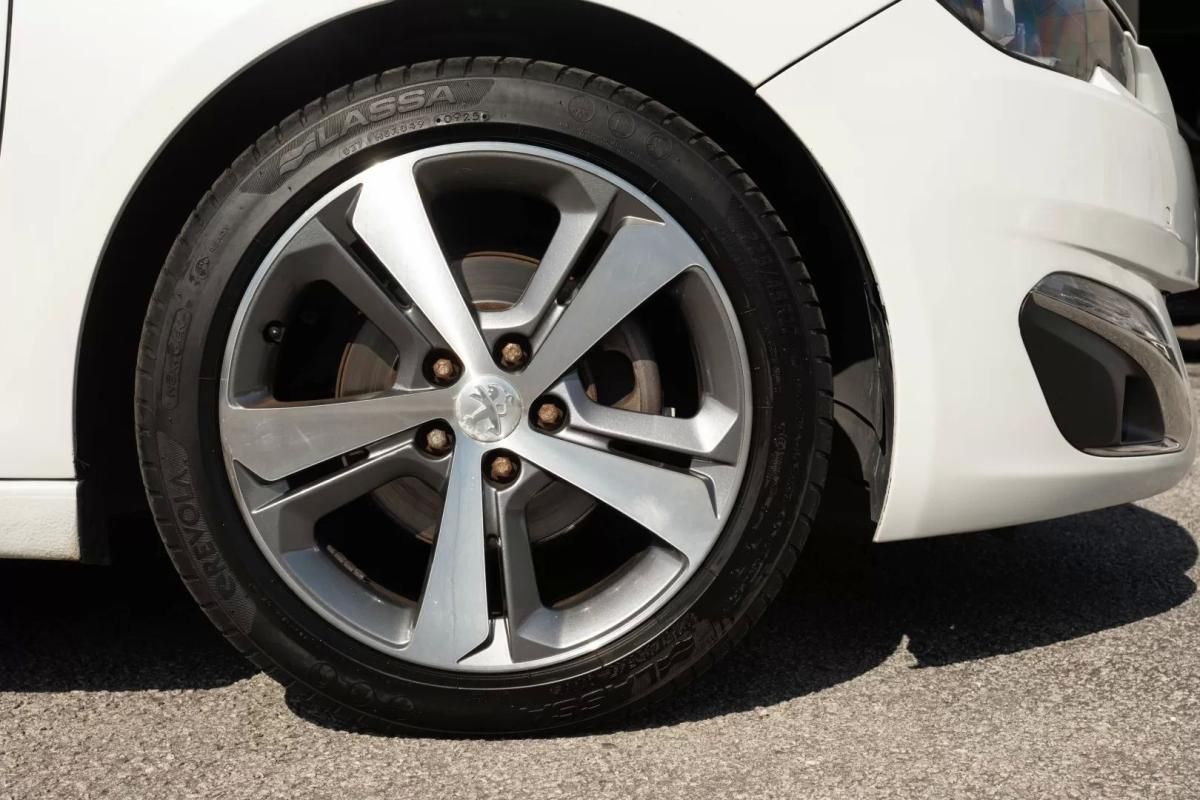peugeot-308-2015-gasolina-1199cc