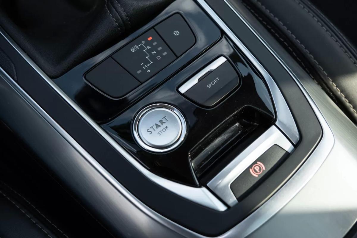 peugeot-308-2015-gasolina-1199cc