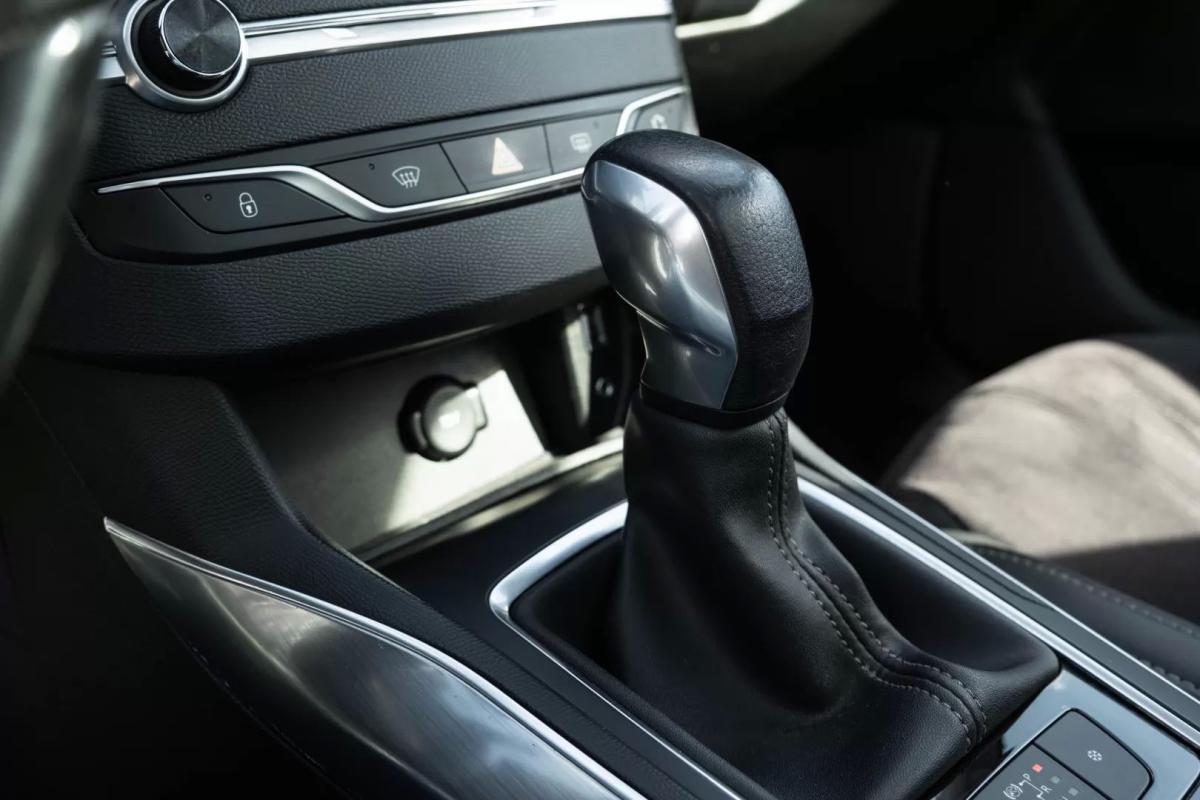 peugeot-308-2015-gasolina-1199cc