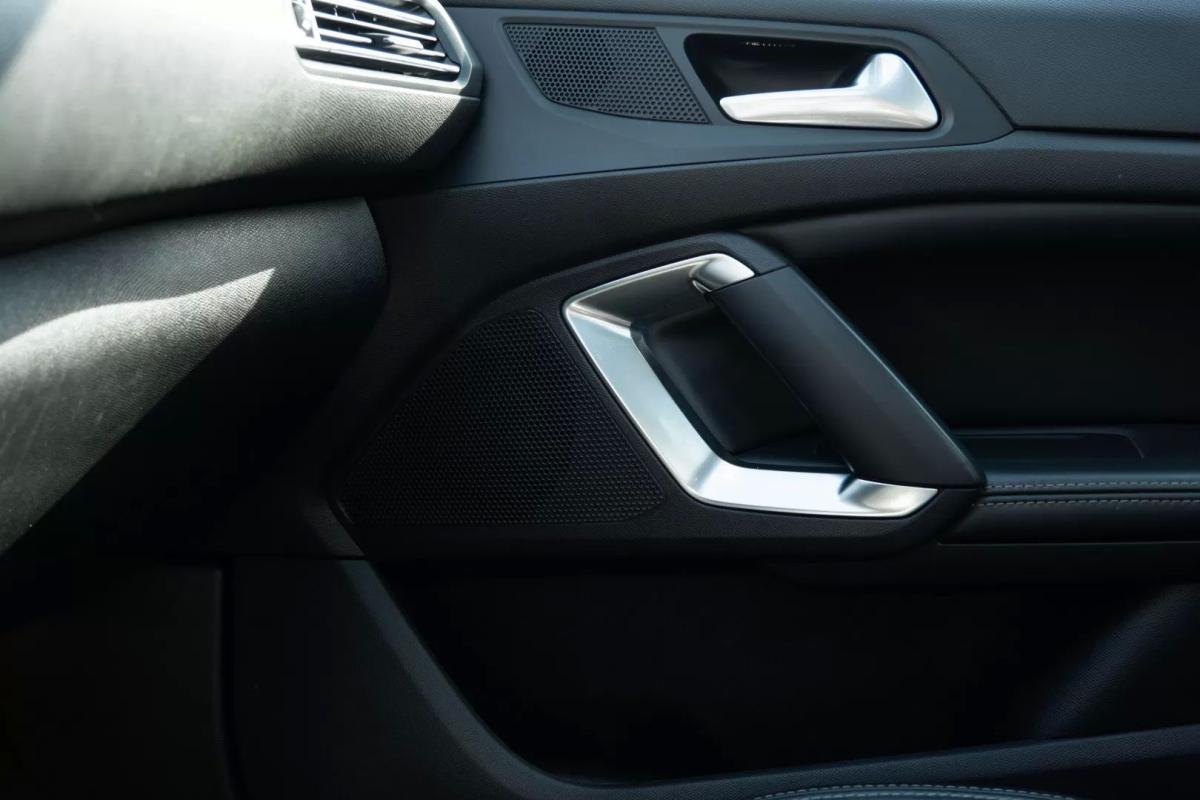 peugeot-308-2015-gasolina-1199cc