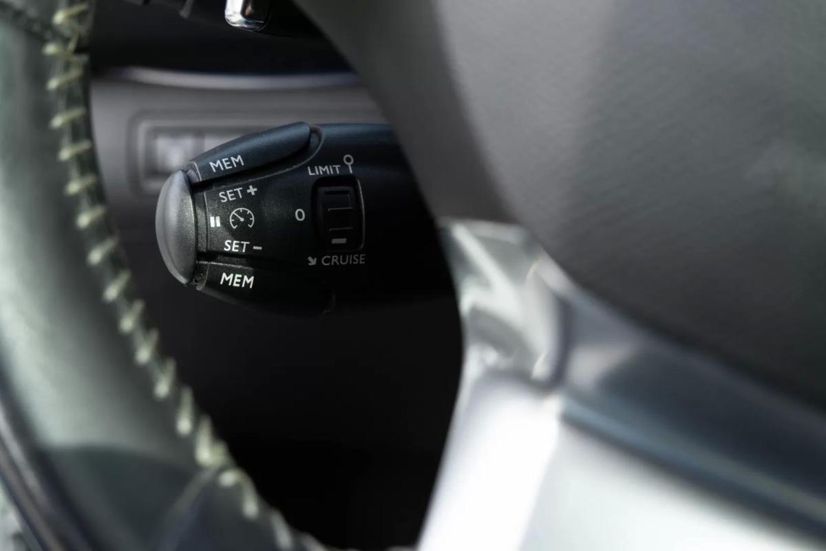 peugeot-308-2015-gasolina-1199cc