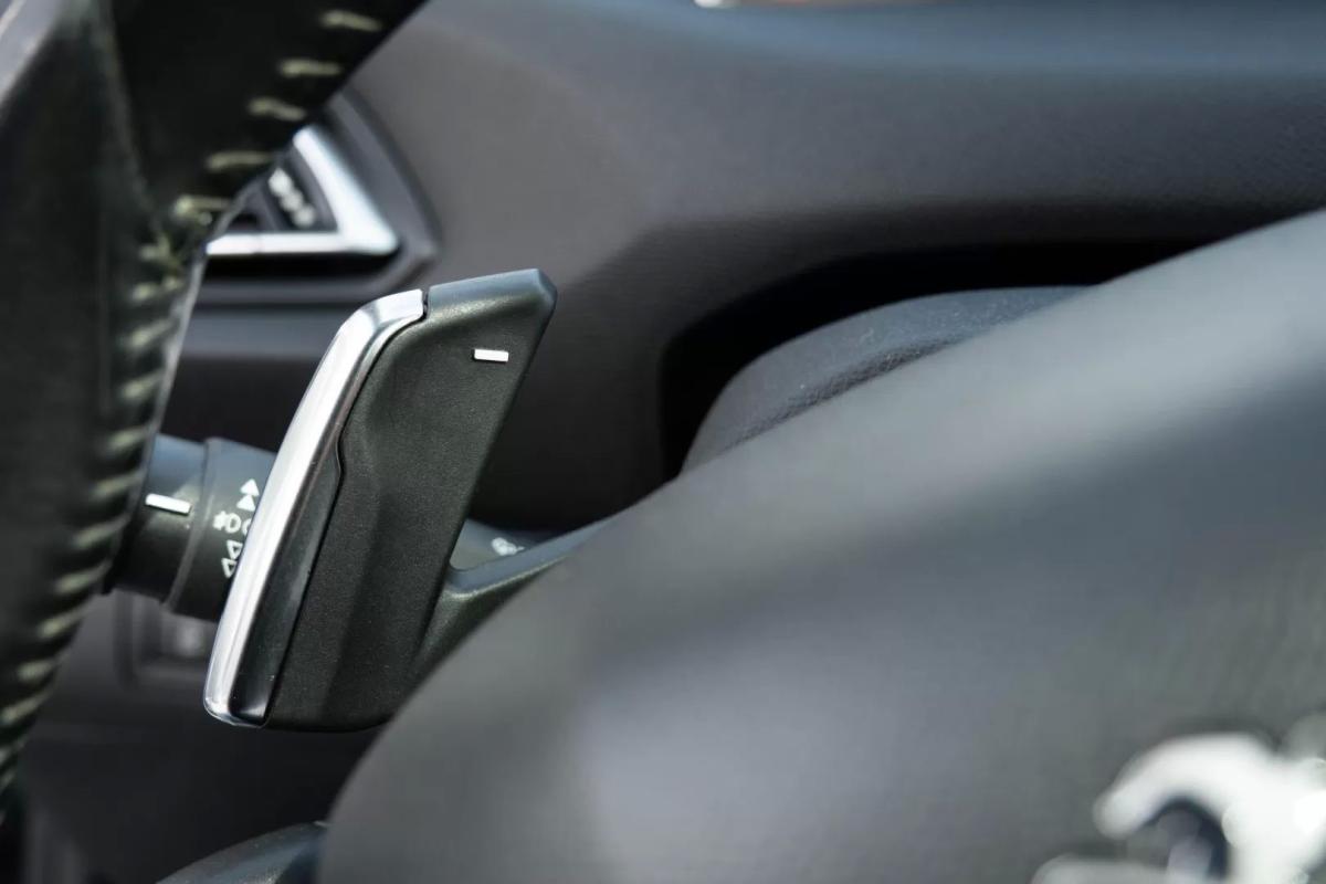 peugeot-308-2015-gasolina-1199cc