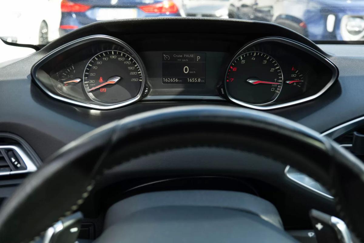 peugeot-308-2015-gasolina-1199cc