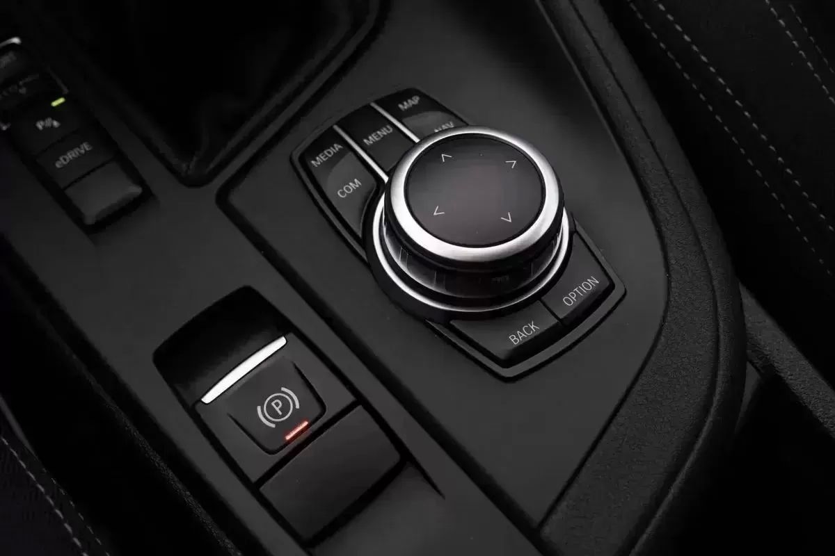 bmw-x1-2021-hibrido-a-gasolina-1449cc