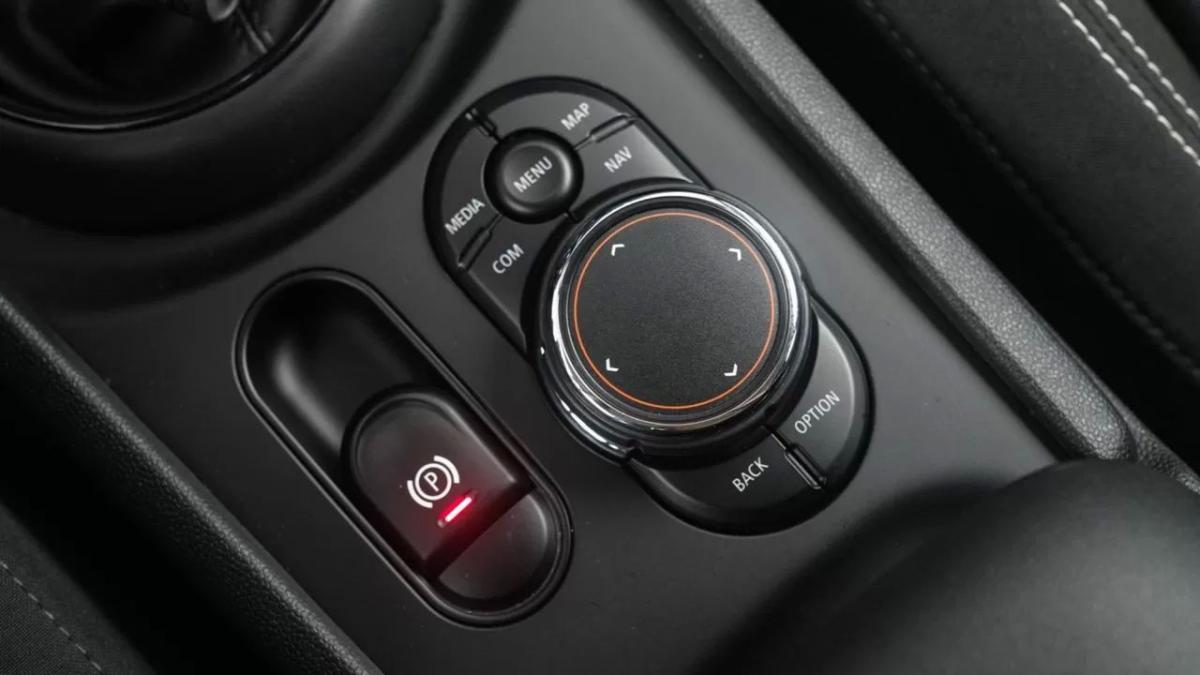 mini-clubman-2018-diesel-1995cc