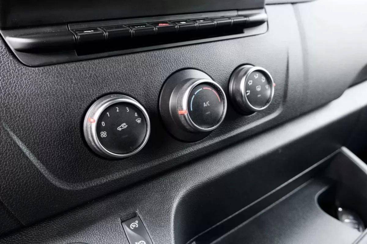 renault-master-2023-diesel-2300cc