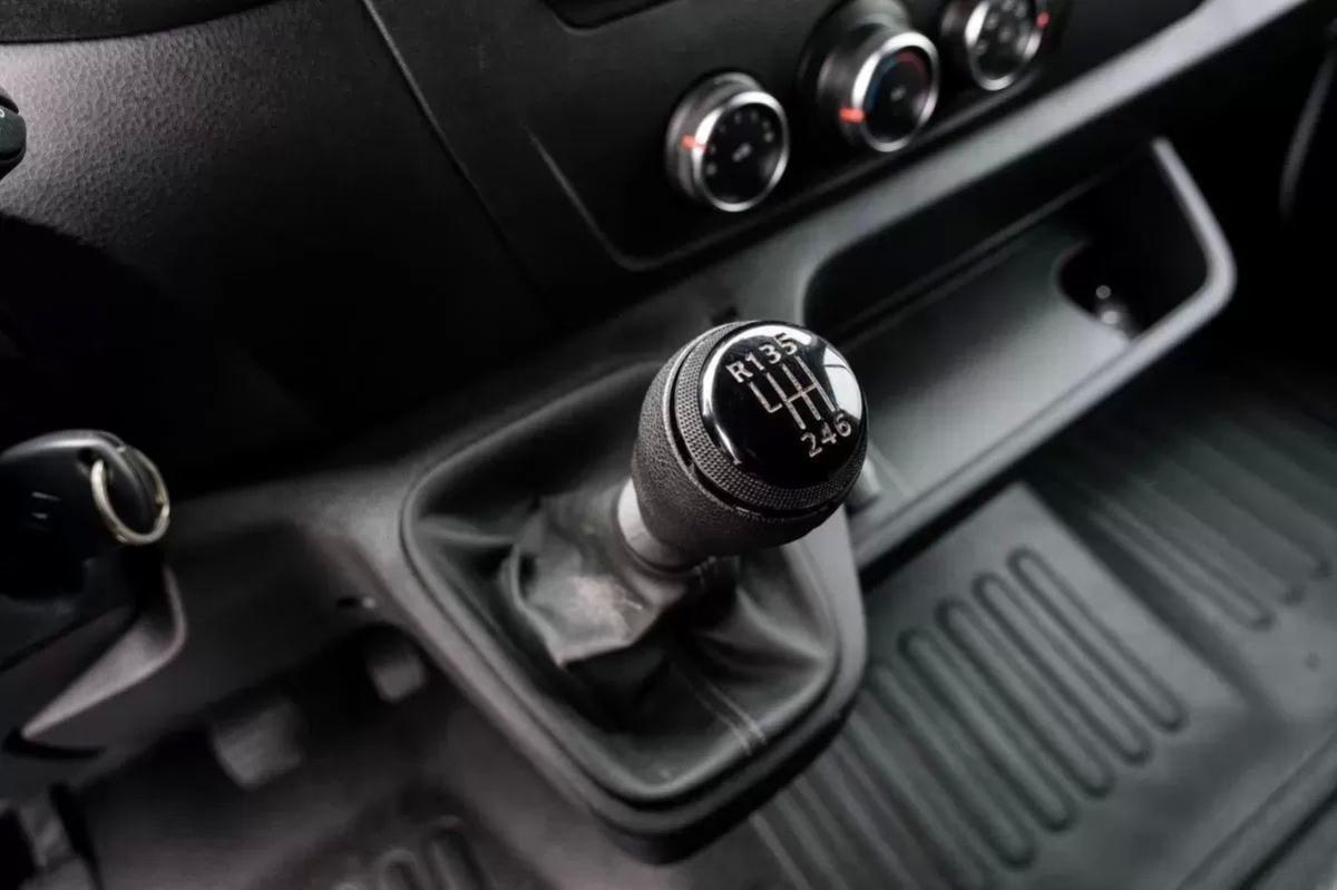 renault-master-2023-diesel-2300cc