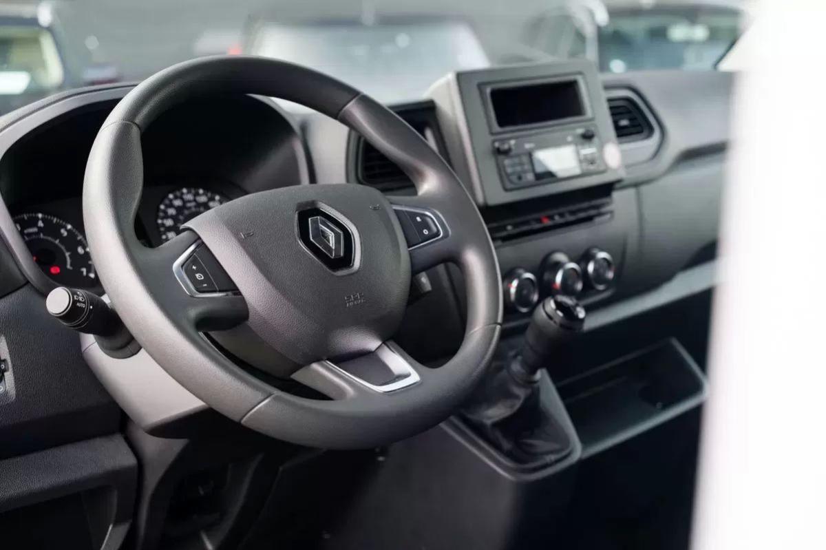 renault-master-2023-diesel-2300cc