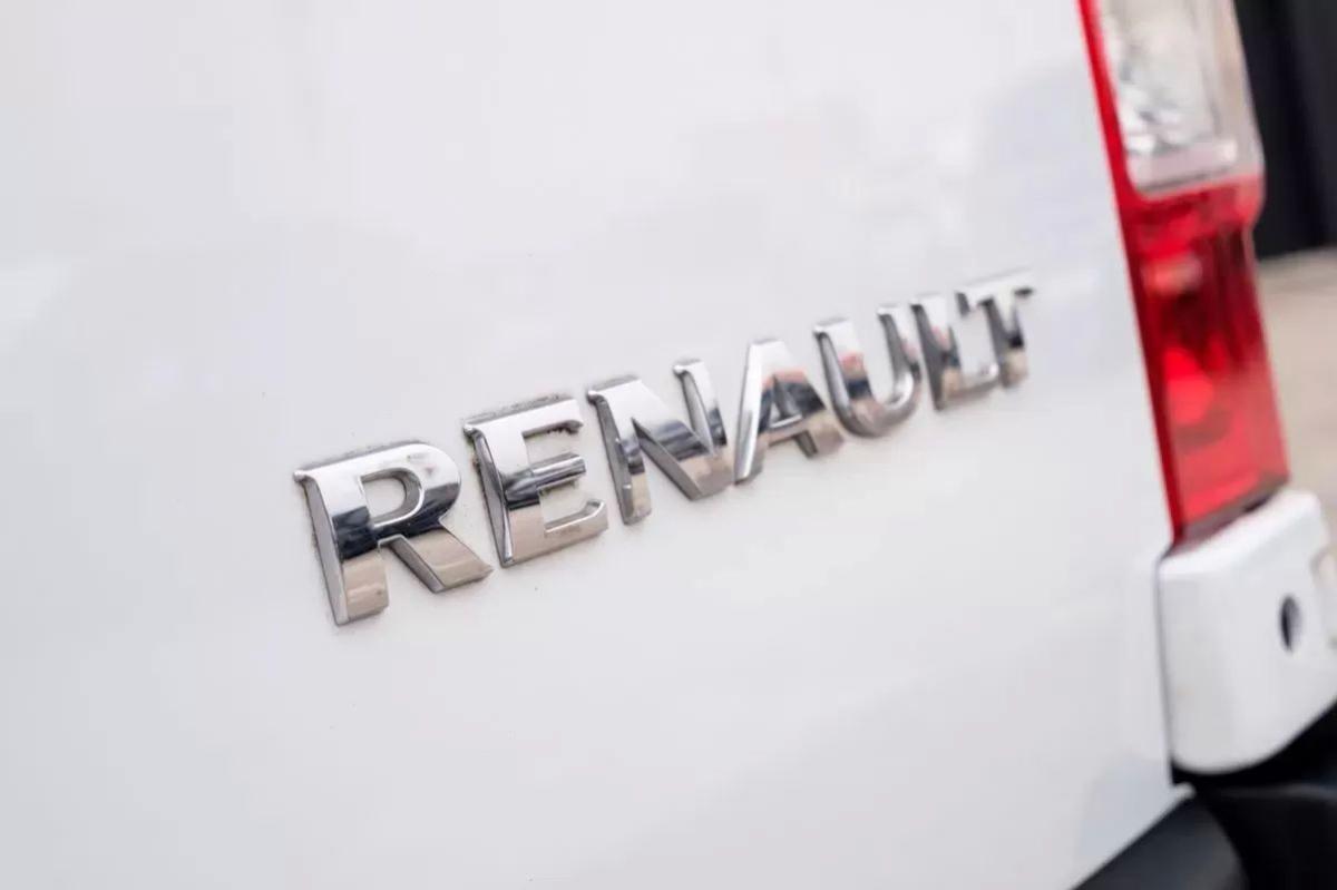 renault-master-2023-diesel-2300cc