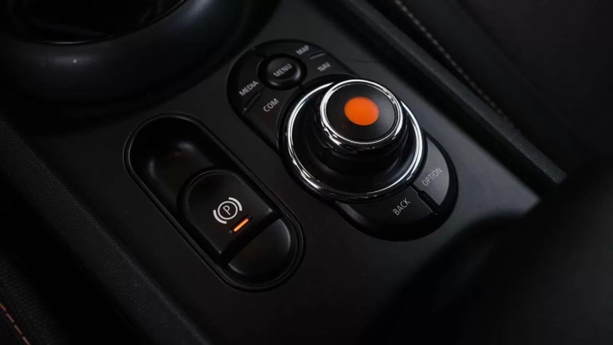 mini-clubman-2019-diesel-1496cc