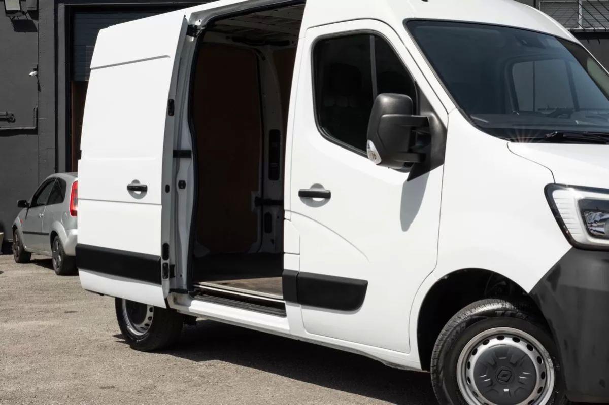 renault-master-2023-diesel-2300cc