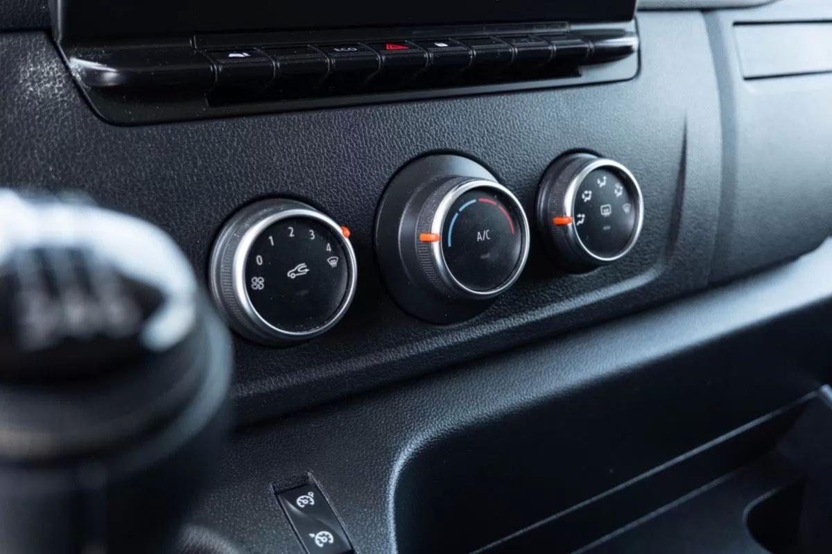 renault-master-2023-diesel-2300cc
