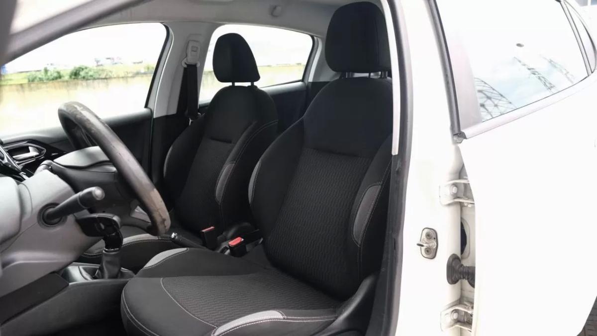 peugeot-208-2015-diesel-1560cc