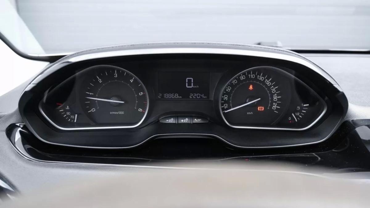 peugeot-208-2015-diesel-1560cc