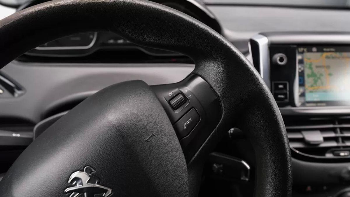 peugeot-208-2015-diesel-1560cc