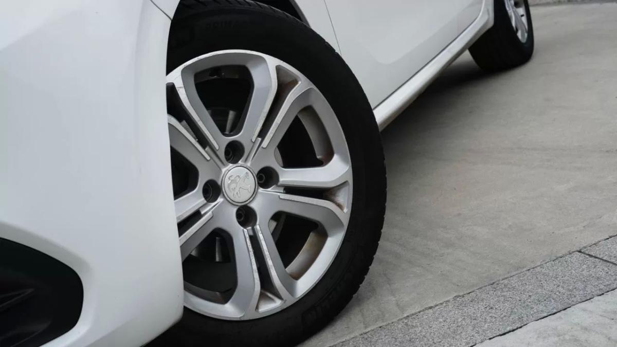peugeot-208-2015-diesel-1560cc