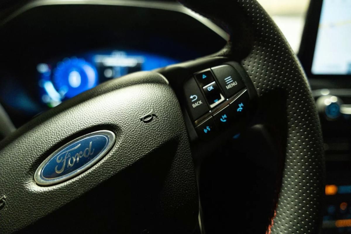ford-kuga-2023-gasolina-1499cc