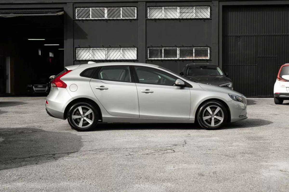 volvo-v40-2013-diesel-1560cc