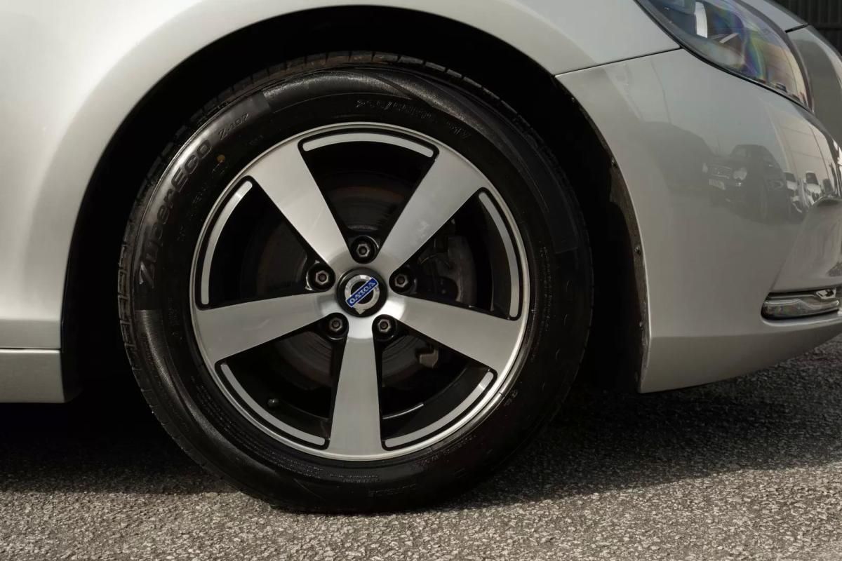 volvo-v40-2013-diesel-1560cc