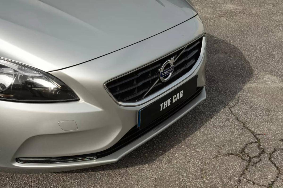 volvo-v40-2013-diesel-1560cc
