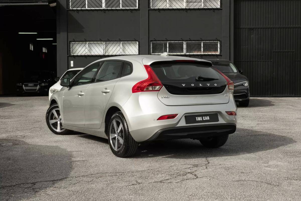 volvo-v40-2013-diesel-1560cc