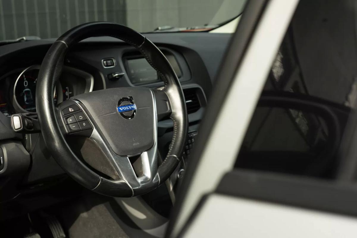 volvo-v40-2013-diesel-1560cc