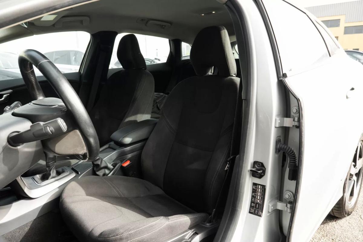 volvo-v40-2013-diesel-1560cc