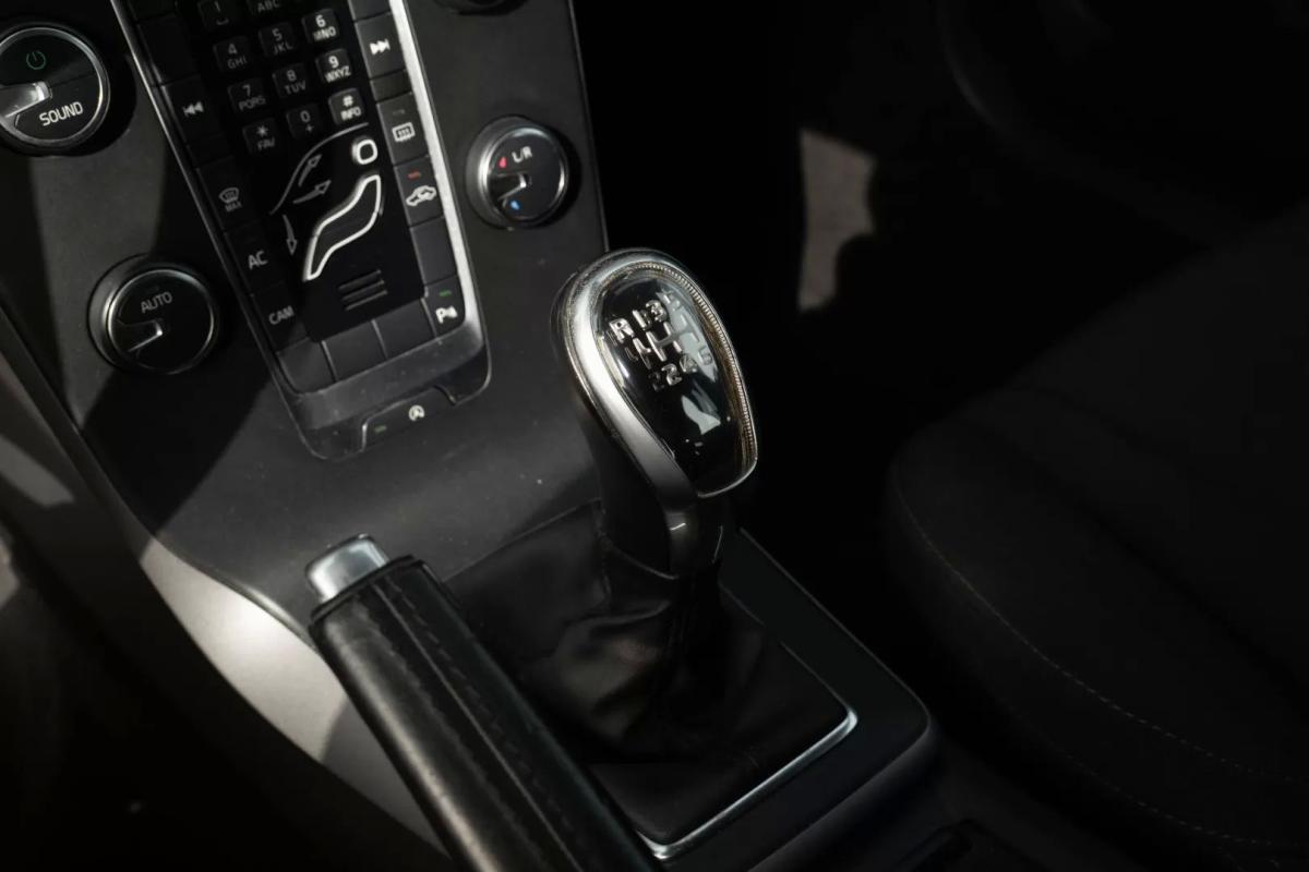 volvo-v40-2013-diesel-1560cc