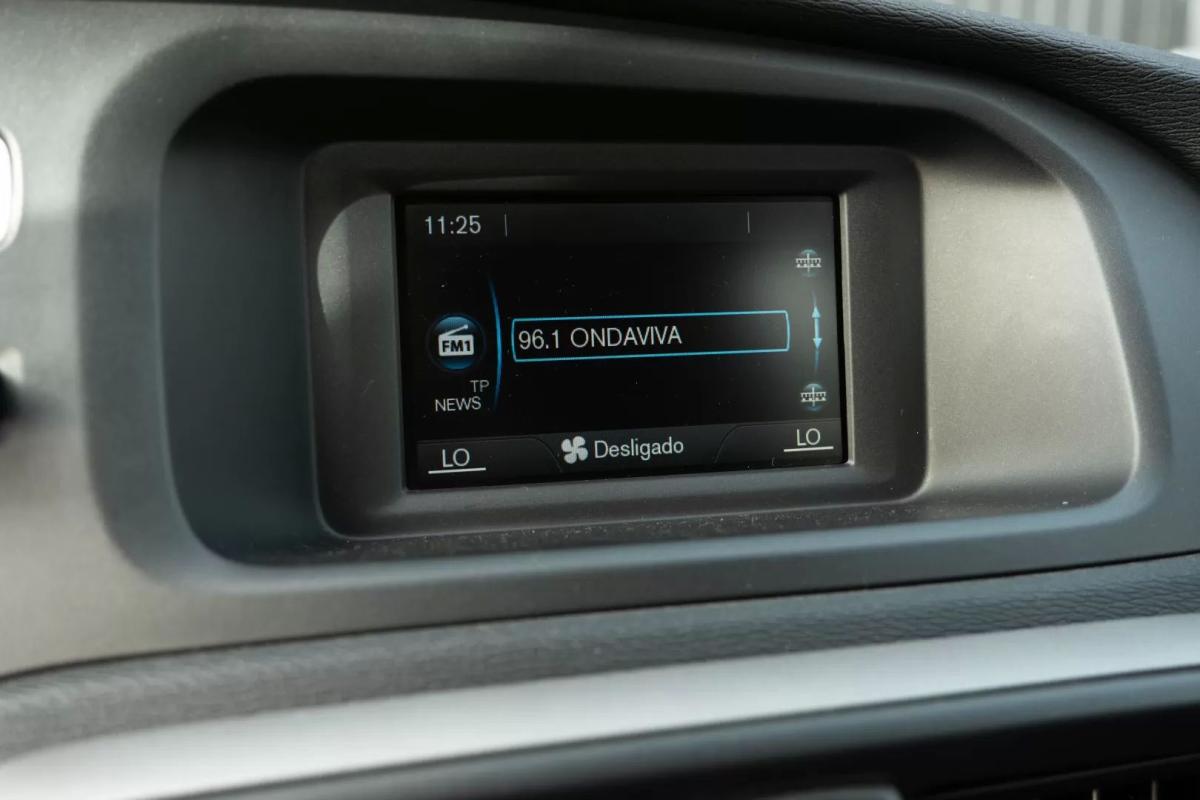 volvo-v40-2013-diesel-1560cc