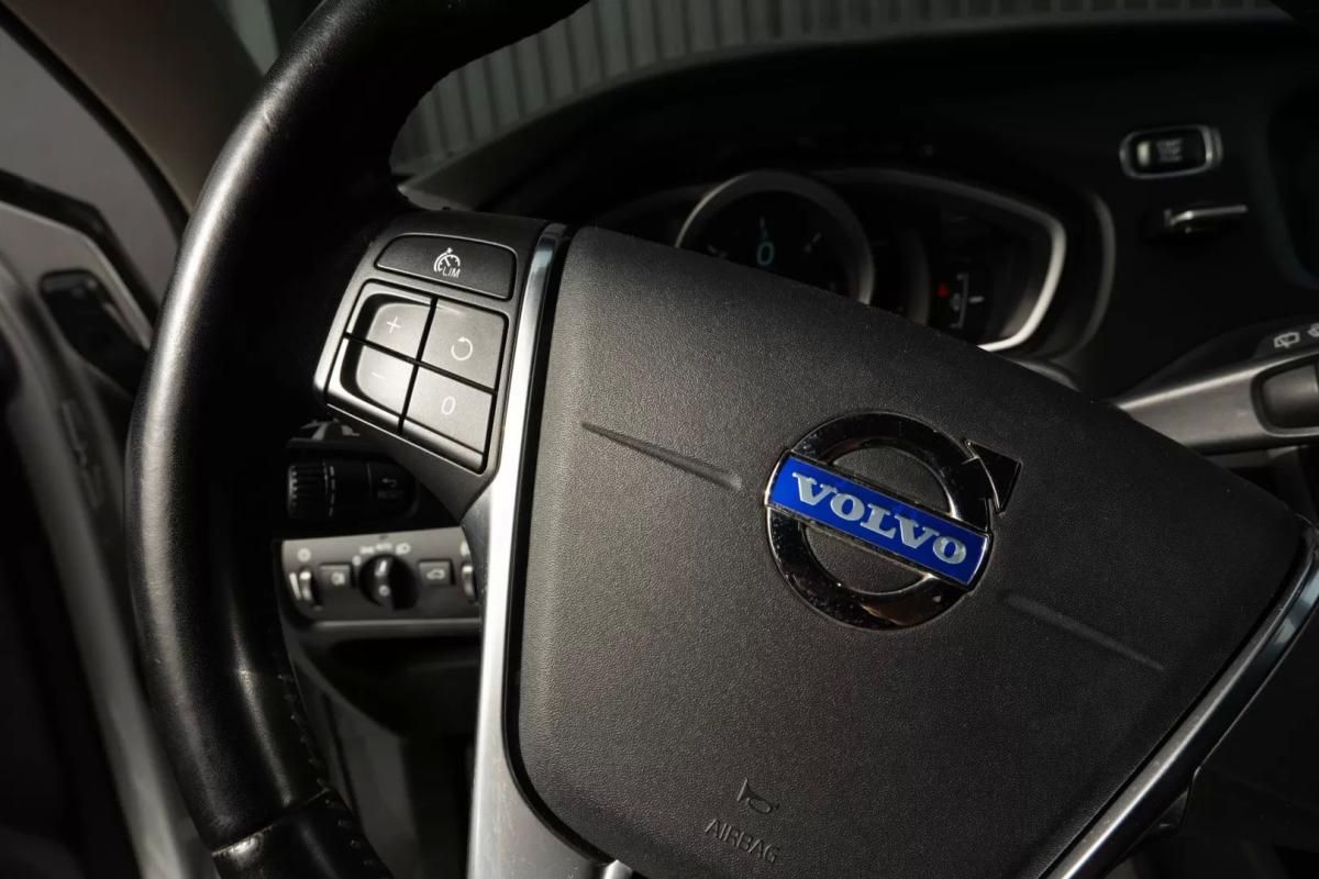 volvo-v40-2013-diesel-1560cc