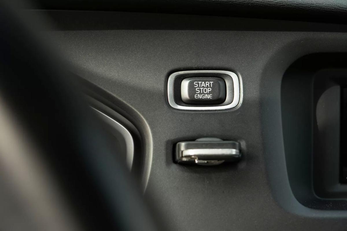 volvo-v40-2013-diesel-1560cc