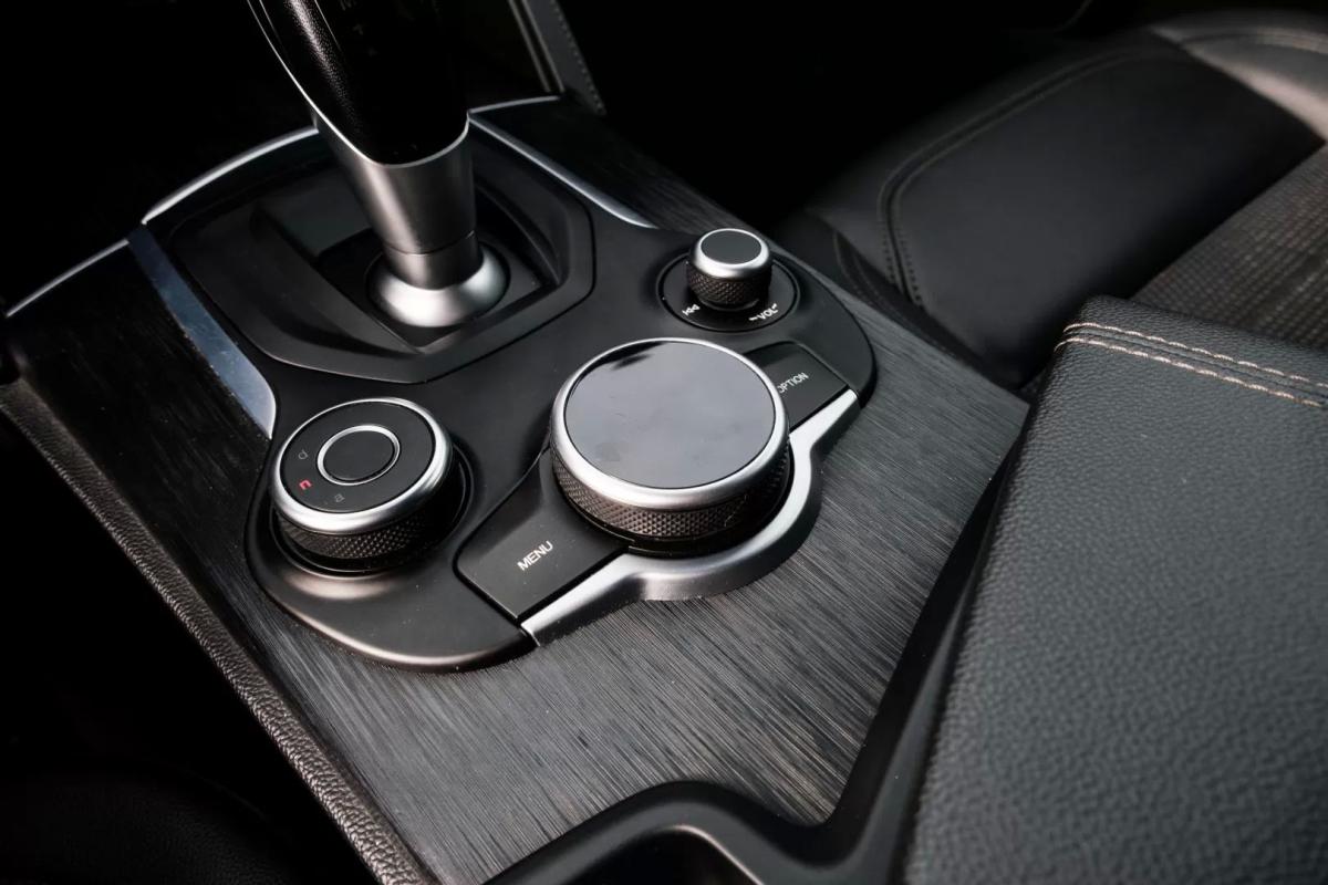 alfa-romeo-stelvio-2019-diesel-2143cc