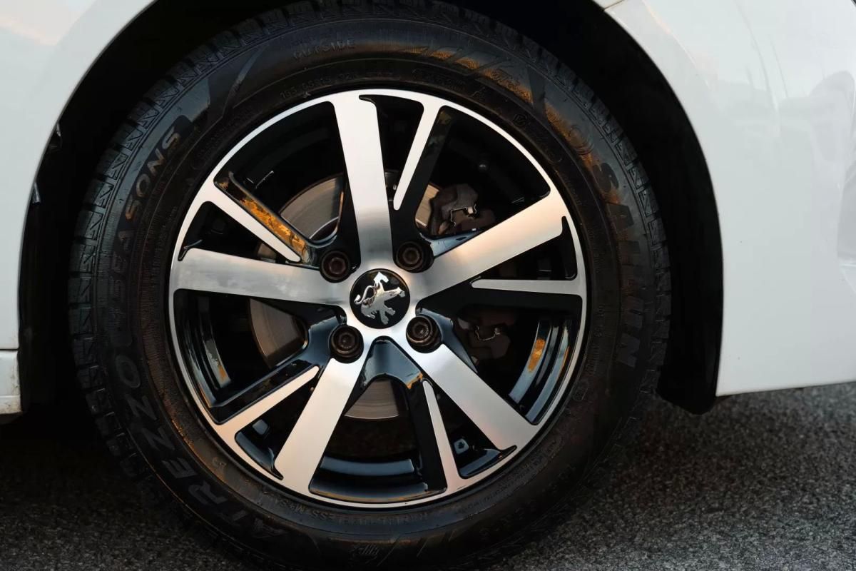 peugeot-208-2021-diesel-1499cc