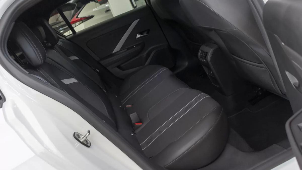 opel-astra-2025-gasolina-1199cc