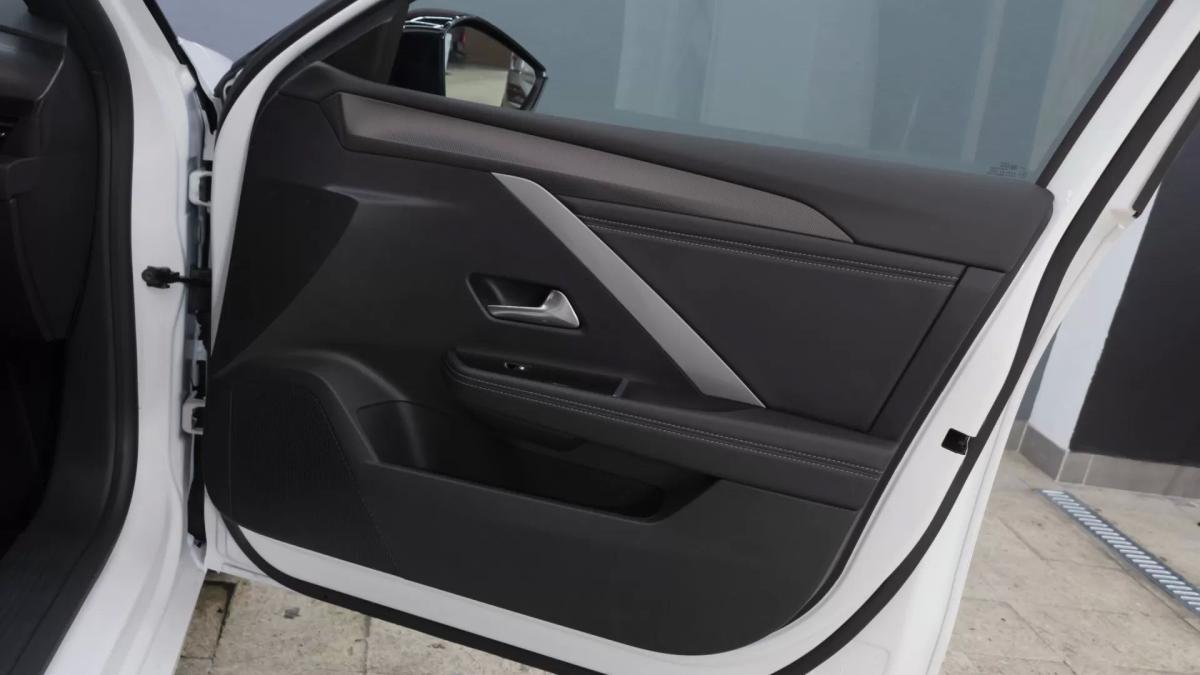 opel-astra-2025-gasolina-1199cc