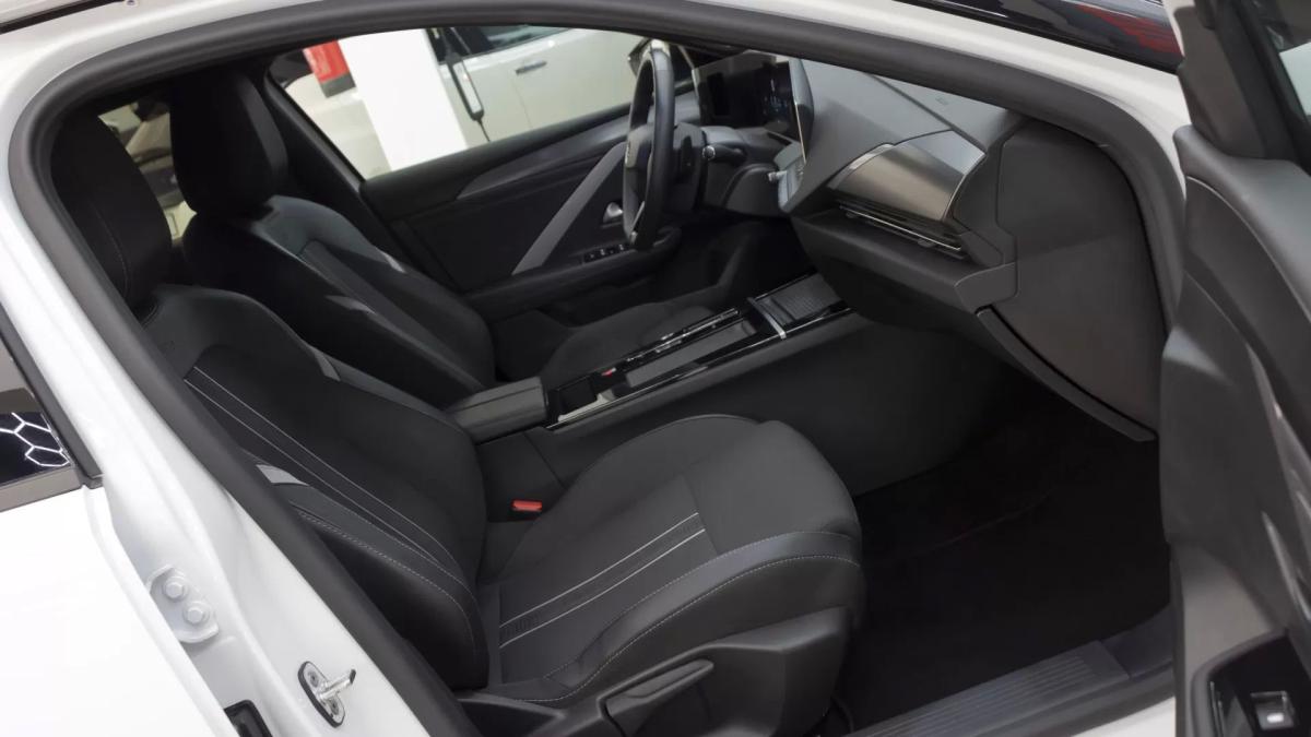 opel-astra-2025-gasolina-1199cc