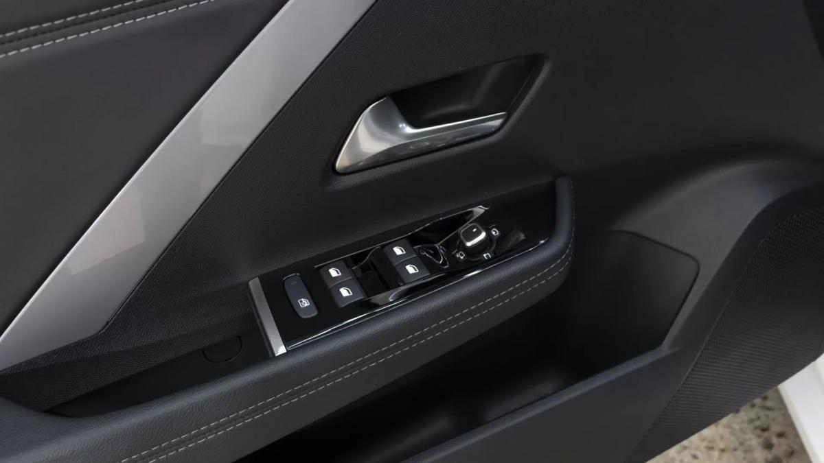 opel-astra-2025-gasolina-1199cc