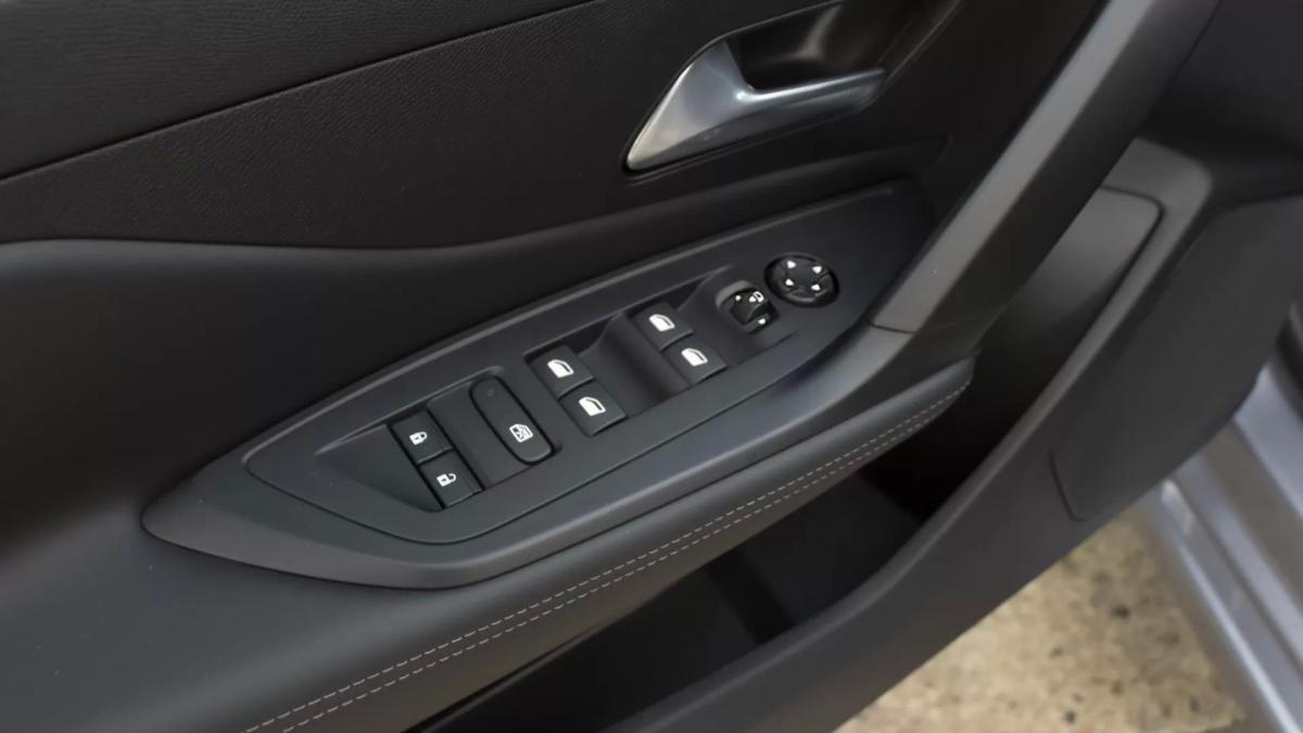 peugeot-308-sw-2024-gasolina-1199cc