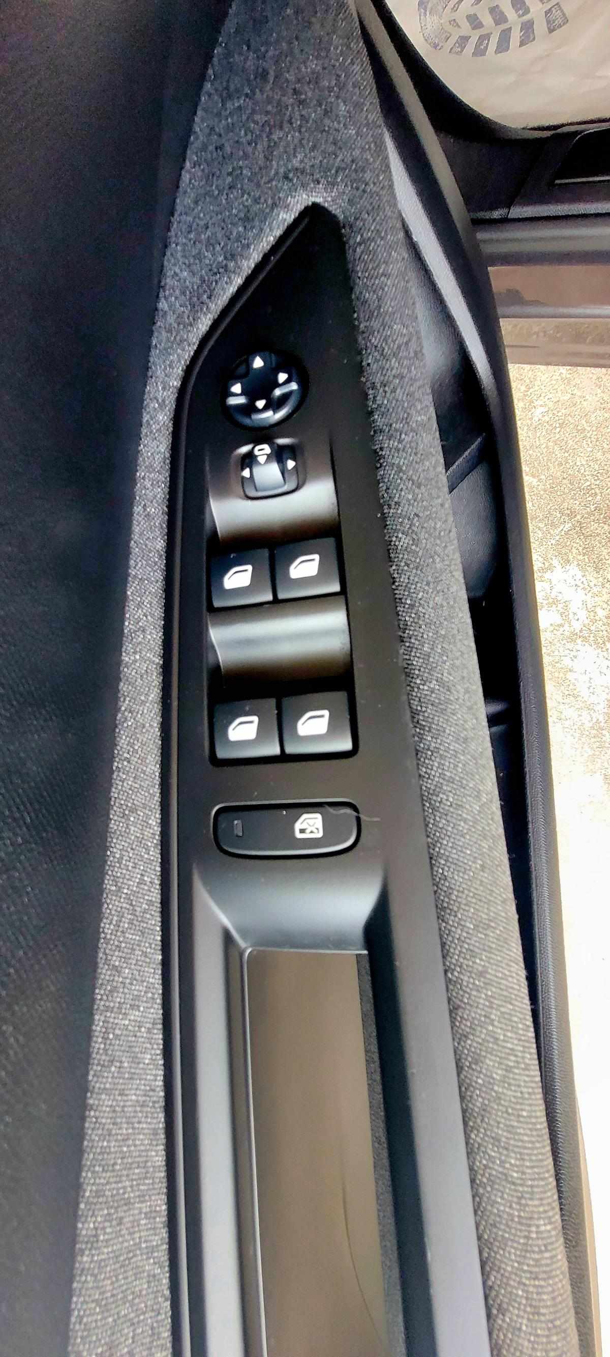 peugeot-3008-1-5-bluehdi-2021-diesel-1499cc
