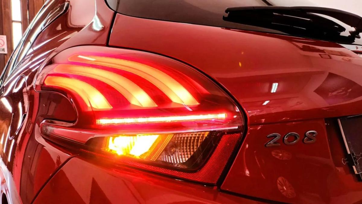 peugeot-208-2016-gasolina-1199cc