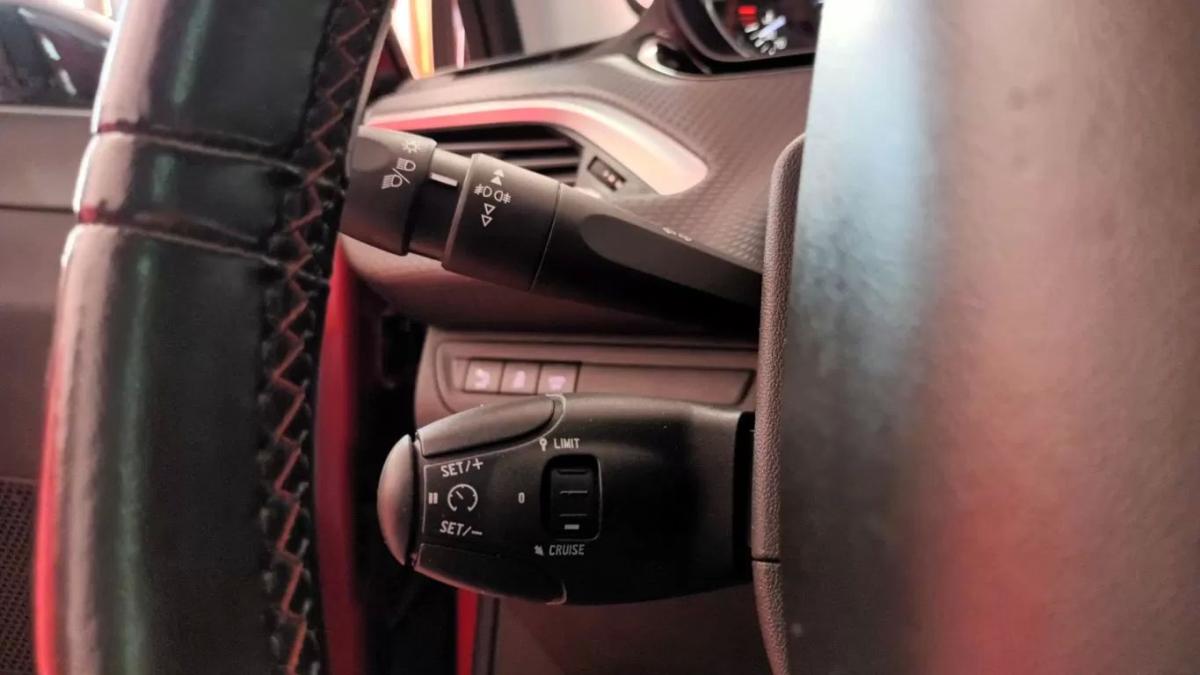 peugeot-208-2016-gasolina-1199cc