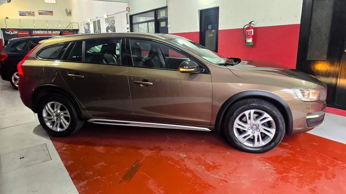 volvo-v60-cross-country-2016-diesel-1969cc