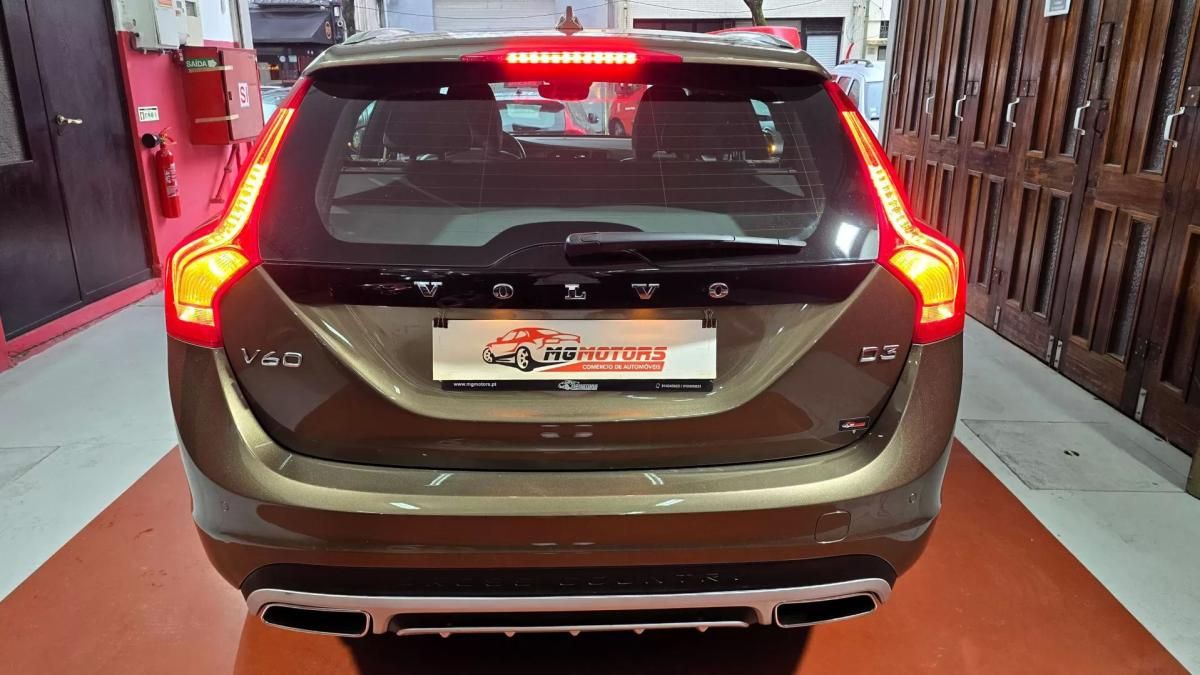 volvo-v60-cross-country-2016-diesel-1969cc